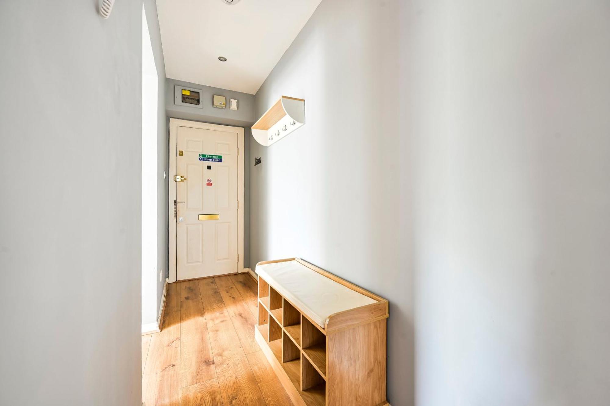 Cosy 1-Bed E15, Sleeps 4, 1 Min From Tube Station Near O2 Arena Apartment London Exterior photo